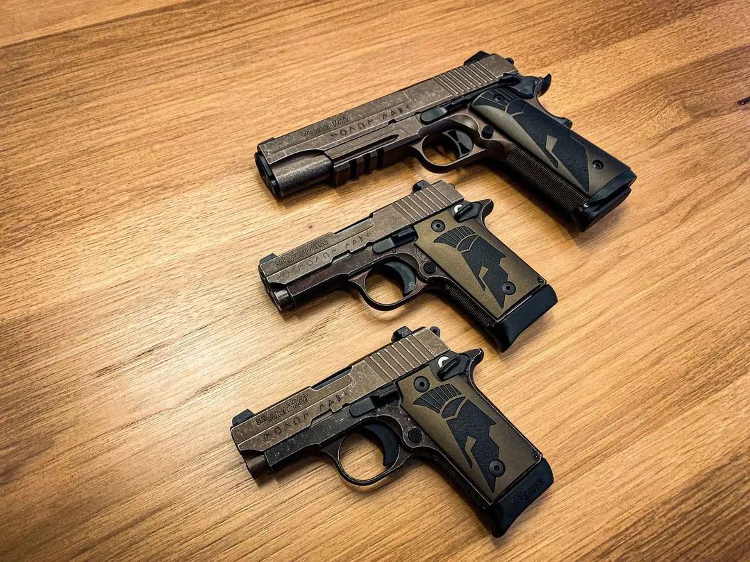 【sig p938图集】微型手枪打起来肯定不会太舒适 但是