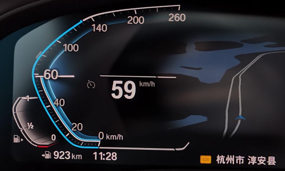 宝马x3跑高速动力够不够满油续航923km综合油耗62l