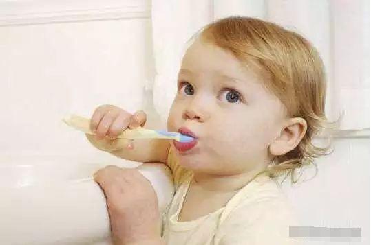 孩子刷牙了，还长蛀牙,是因父母忽略了这10件事，父母得注意