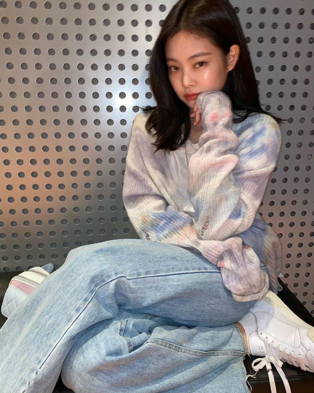 jennie的风格更加温柔一些