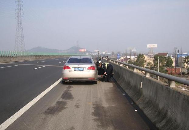 快速路高速路停车扣多少分 de02b9e4e09f4075b45bbb8ea2e92701.jpeg
