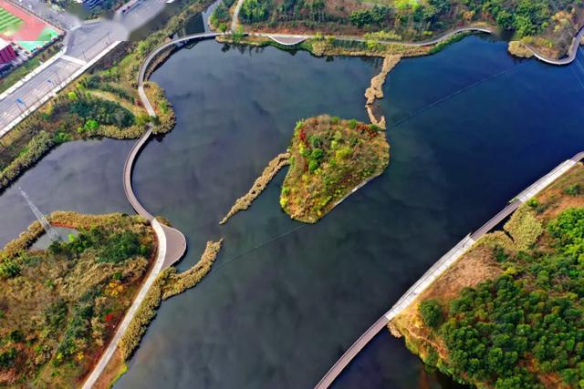 万米高空看兴隆湖8年变迁_成都