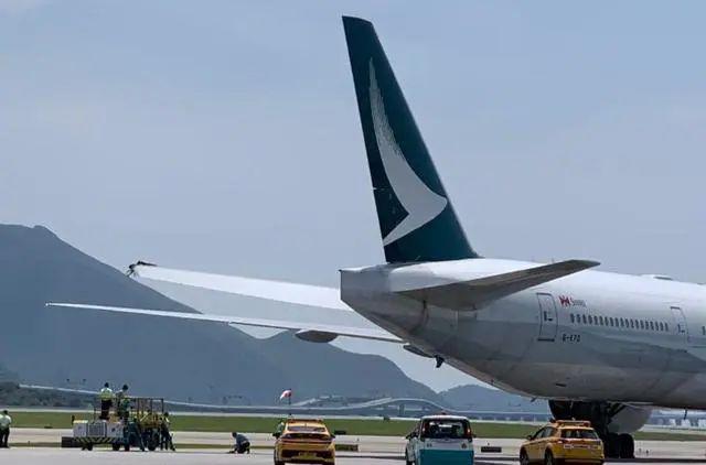 a350客机在香港机场拖往维修机坪维修时撞上国泰航空另一架波音777