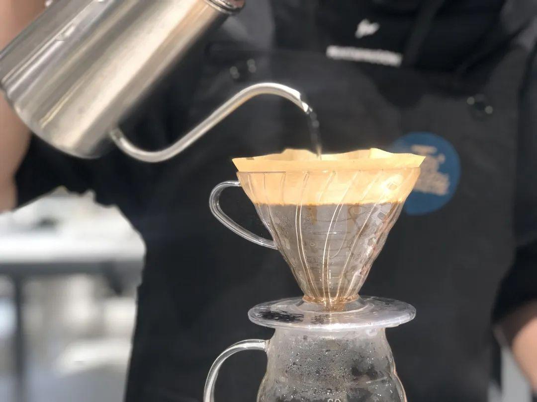意式浓缩咖啡Espresso的特点口感概述 意式咖啡的制作流程详细步骤 中国咖啡网