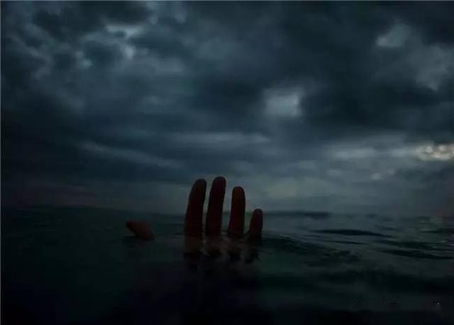 25张让人触发海洋恐惧症的惊悚照片,看完了再也不敢下水了!