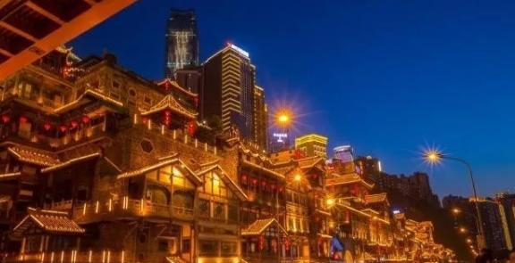 洪崖洞千与千寻对比照场景 1c50efe1b400456e86730c3084712b8d.png