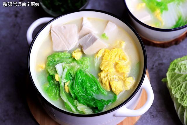 白菜鸡蛋豆腐汤