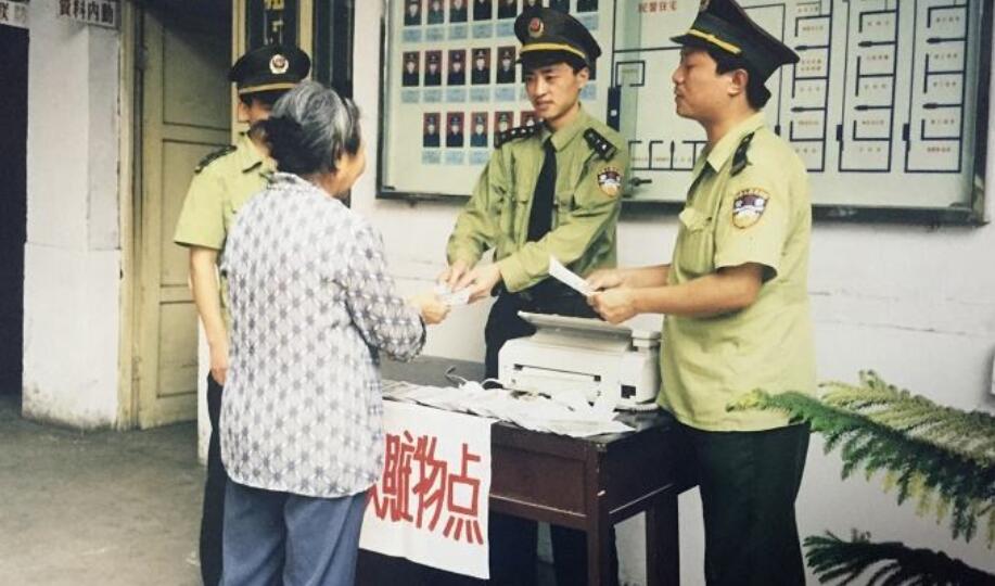 在八九十年代,我国警察队伍的框架基本形成,各方面的制度逐步完善.