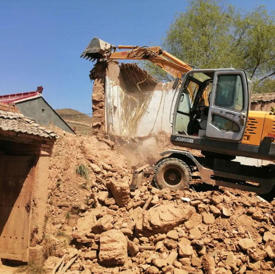 西吉全县各乡镇农村危旧土坯房拆除正在进行中