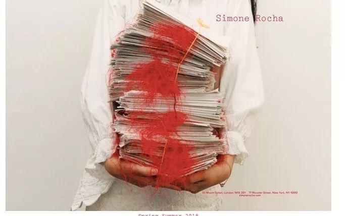 #Simone#时装设计元素|可甜可丧！孕育、生存、死亡？Simone Rocha以优雅的方式对抗时间！