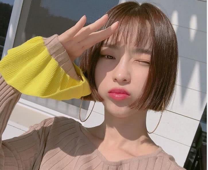 女生夏季短发推荐 655a4d0d33b34d16b8e1e88073e7bafe.jpeg