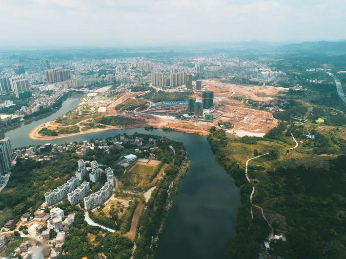 《政府工作报告》提出建设泷州新城,将扼守罗定城市中轴及纵横交通
