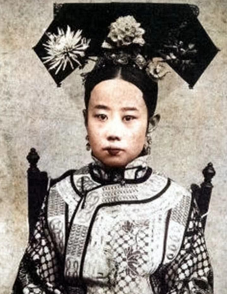 清朝妃子的真实容貌,文秀不丑,婉容很漂亮