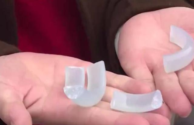 摔手镯的女人 7e4817a9d0244f2cbb921a4ea88dafc6.jpeg