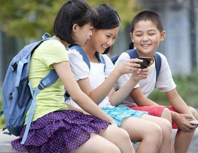 如何让孩子不玩手机上瘾 85b34a87fc2448d7ad1eefff9ffc0930.jpeg