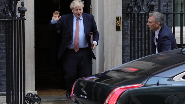 保守党和NHS的爱恨情仇：战胜新冠的约翰逊会食