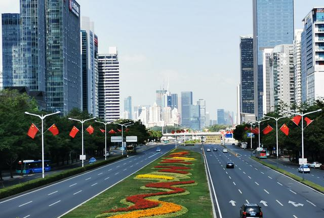 国内最美景观大道 aa31a2990cf14a5384d2b49bcd87513a.png