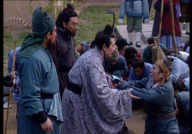 曹操南下刘琮投降刘备从樊城逃往江陵为何荆州十余万百姓跟随