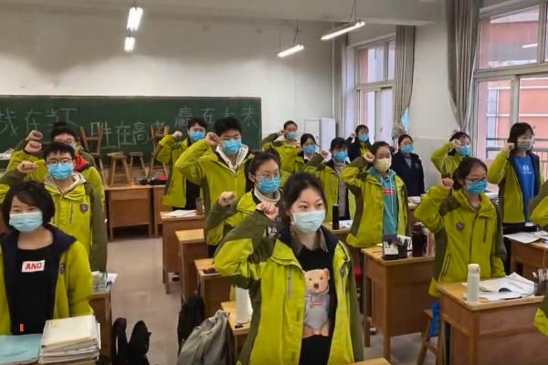 『学妹』高三学生搬离教室，写给学弟学妹的留言太暖心！高一高二开学