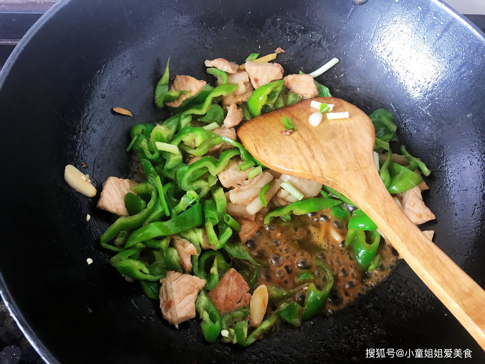 怎么把肉炒的焦焦的 af63d916cf2b4fef9803b97f324485a7.jpeg