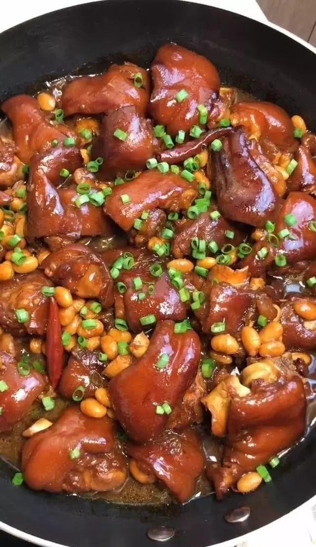 猪脚炖黄豆的正确方法 b2b0a42e3259461a89b9221f3b441e1b.jpeg