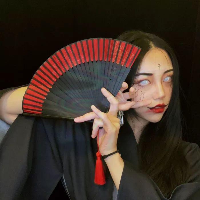 女生头像 | 如果爱情太难,我祝各位有钱