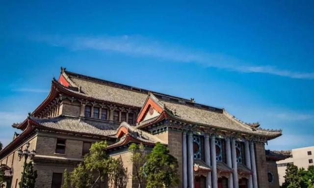 河南"最美"大学:坐拥城墙,大礼堂,楼台亭阁,建筑成了热门景点