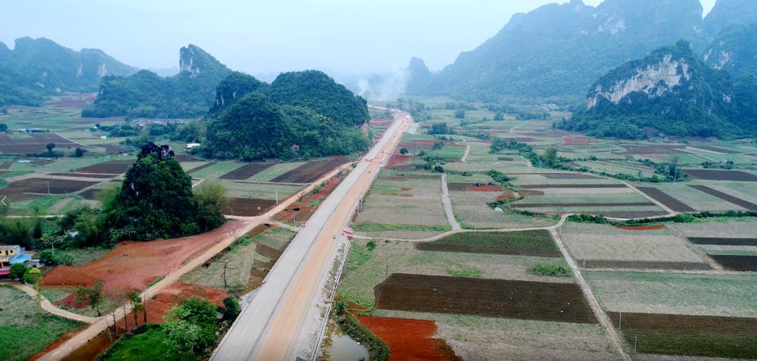 宁明县有多少人口_宁明考察第二天加油站后面 公母山入口