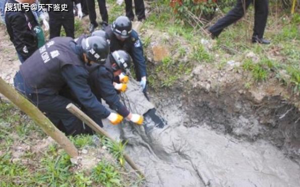 会计带全厂工人工资消失,21年后,在水泥地下被发现