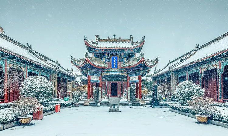 山东单县的牌坊街 拍摄了一组《牌坊古韵》 并向当时的中国古建筑摄影