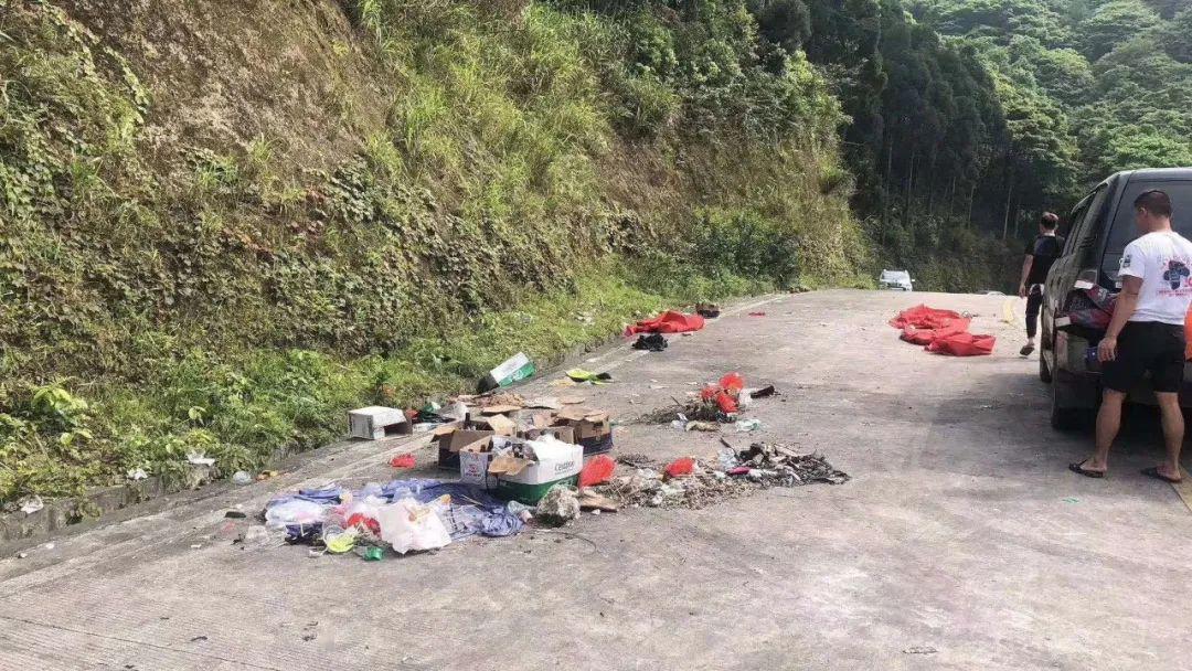 五一过后大容山景区垃圾满地,是景区失责还是游客素质低?