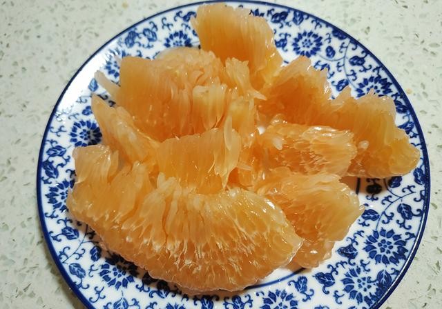 怎么挑柚子最甜最好吃 fdfa38399f6b4570a95894fa416be169.jpeg