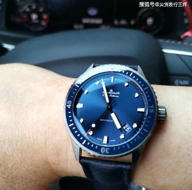 选择蓝陶没怎么犹豫，宝珀五十噚颜值太高_钱少