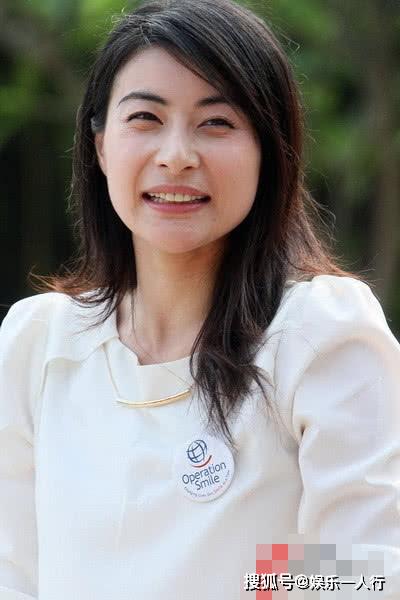 嫁入豪门的郭晶晶 女儿 隔代遗传 跟奶奶一样漂亮