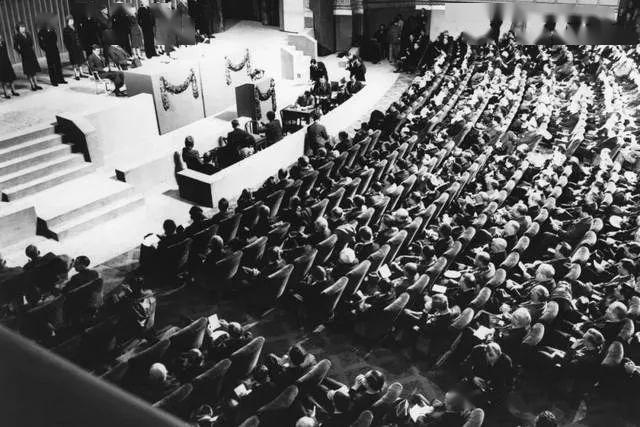 1945年4月25日,《联合国宪章》制宪会议在美国旧金山召开