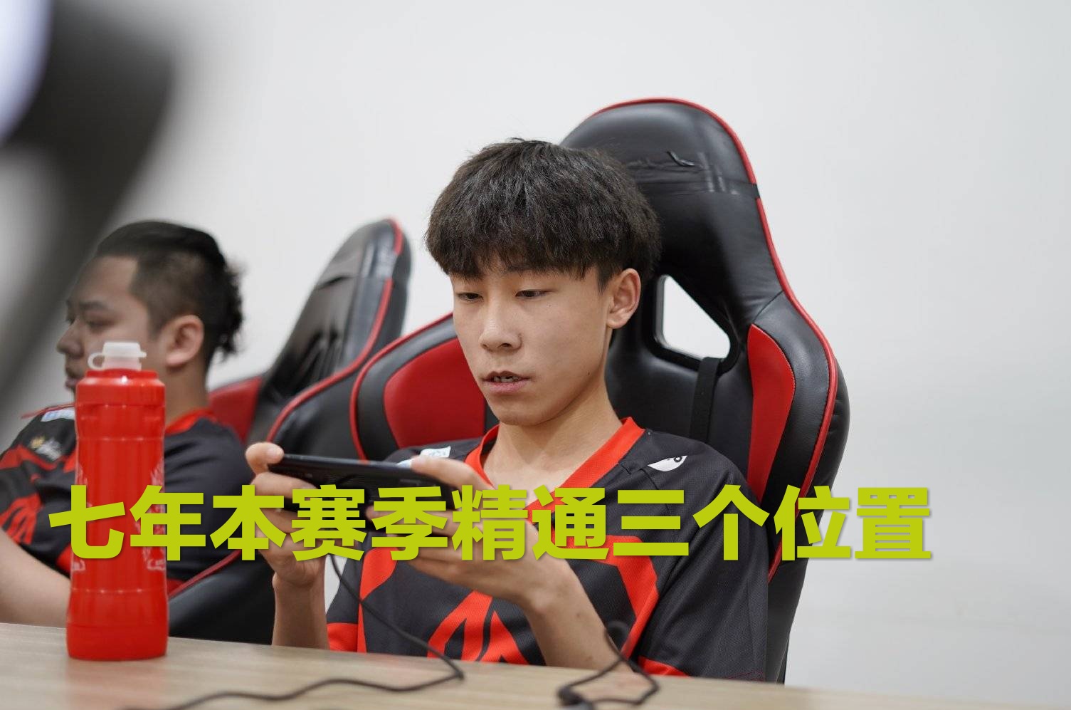 ag一诺16岁的照片,五官未长开显得可爱,打过三个位置都是顶尖