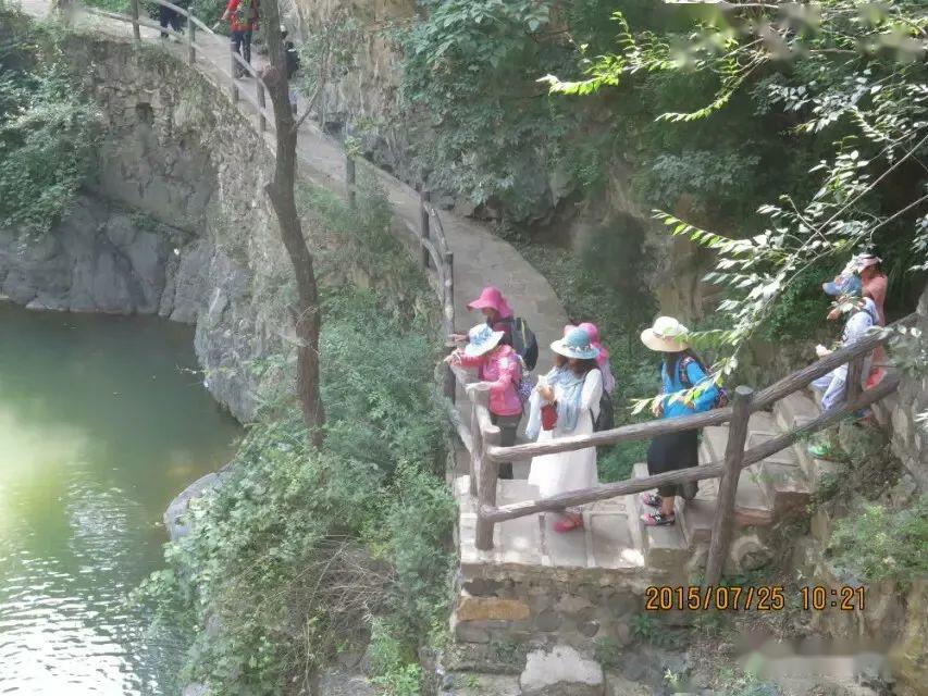 望仙三谭瀑布群景区位于历山自然生态旅游区西南部,距垣曲县城仅25