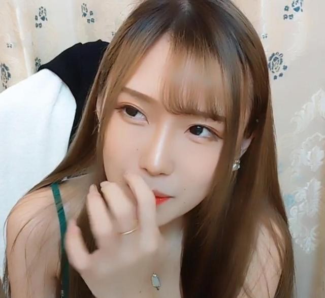 斗鱼小富婆腐团儿谈做头发,操作失误崩溃:辣的不行