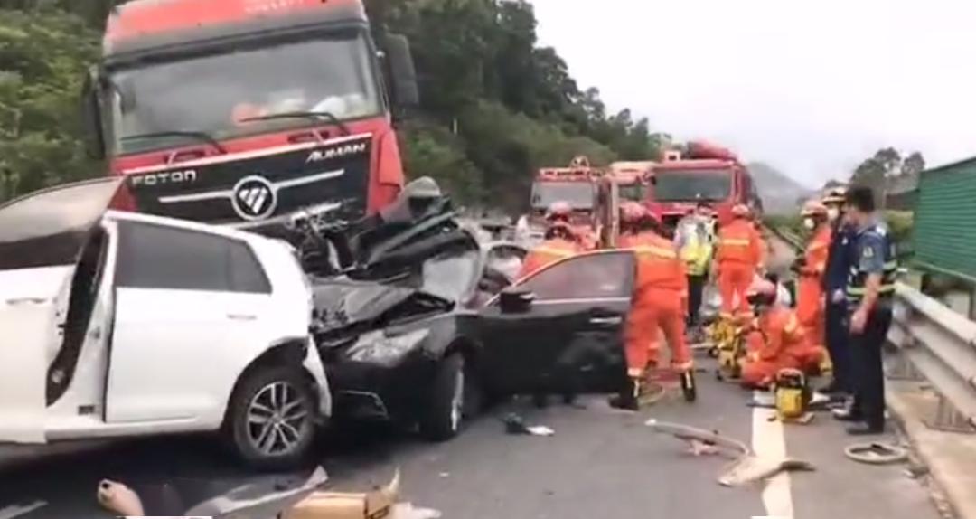 造成3人死亡 / 疲劳驾驶 / 今年五一,广东还发生了另一起高速车祸