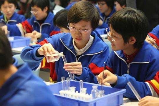 『答案』毕业后真的就比三本大学的学生强吗？答案很现实211大学的学生