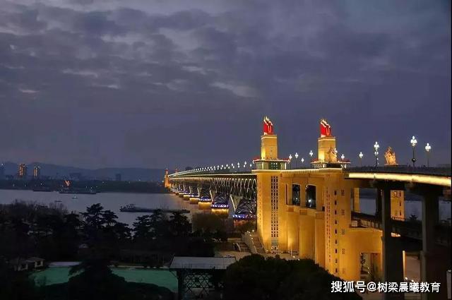 「校区」占地5888亩，出门就是地铁，这所985高校＂火了＂！坐拥三大校区