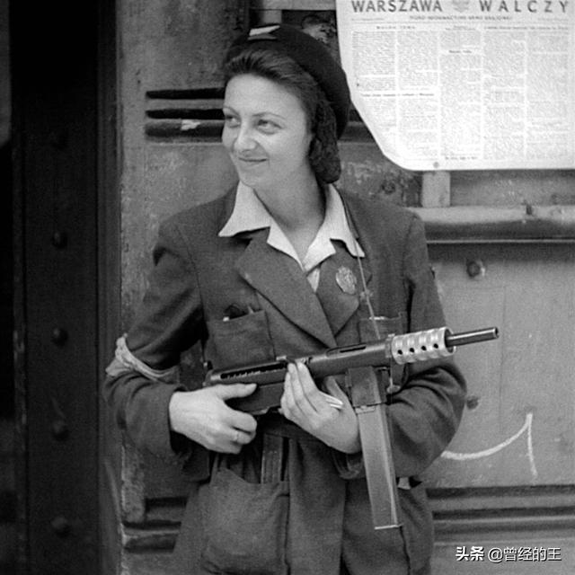 珍贵老照片二战时期的女兵豪横的德国女兵检查身体的女兵