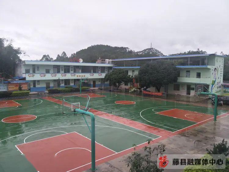 金田小学操场新颜