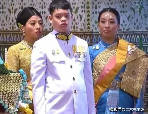 泰国小王子年满15岁,母亲是绝色王妃,他却完美继承了父亲颜值