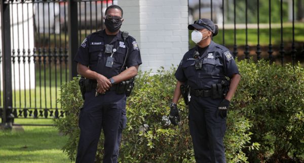 全民持枪太危险:美六旬老翁嫌平民不戴口罩