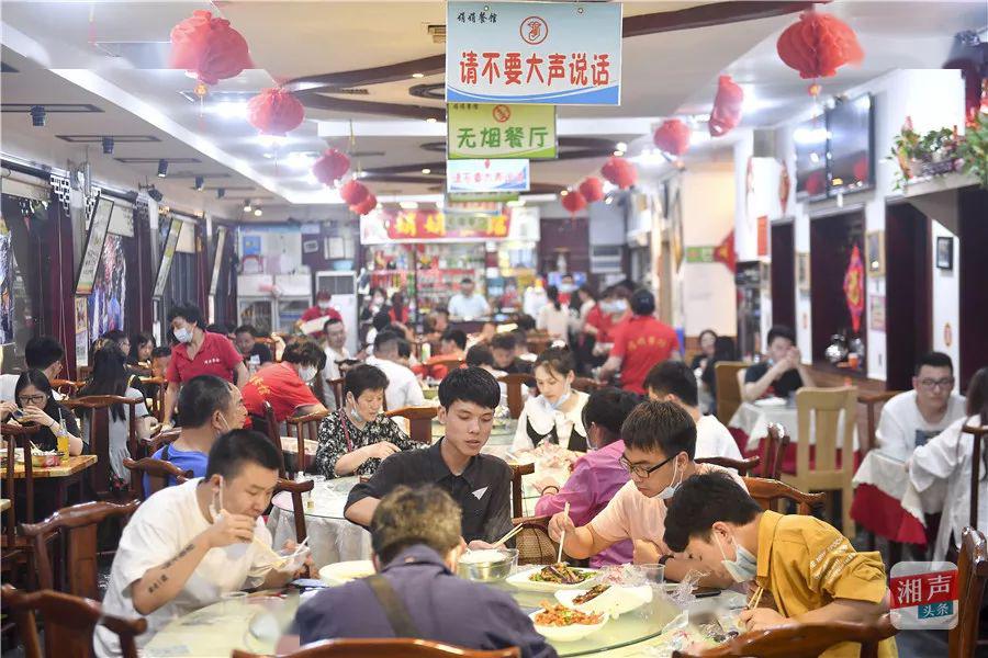 消费人气旺,防疫有保障,五一长沙别样红火(组图)