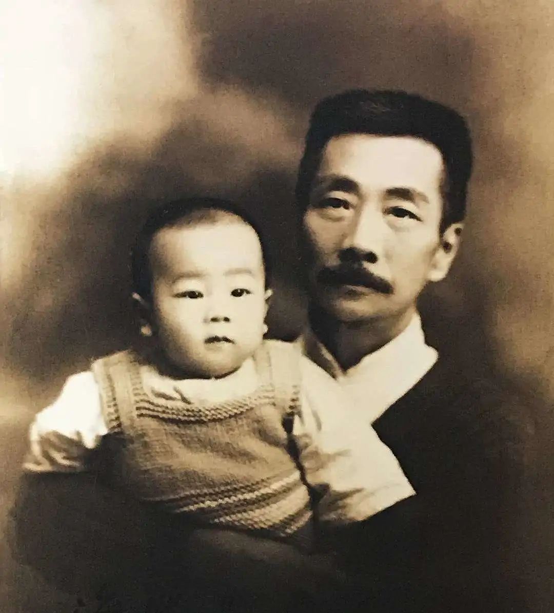 鲁迅如何看待自己的文章被选进课本?这回答让编辑跪地