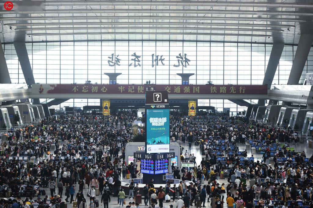 五一假期最后一天杭州东站迎来返程小高峰