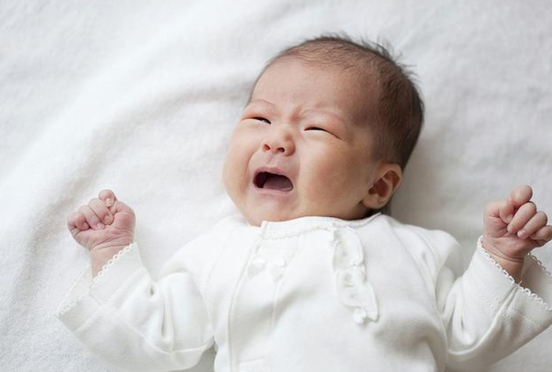 「个子」可能是宝宝不舒服新生儿伸懒腰是长个子?还有4种原因要小心