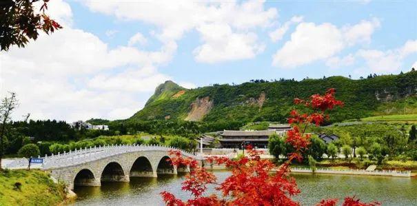 奢香墓,奎峰塔,阁雅古驿道,济火碑,大渡河桥,清虚洞等旅游景点